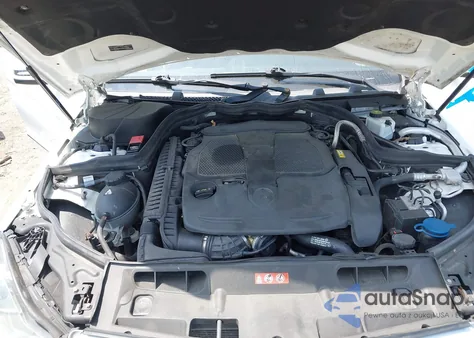 2013 Mercedes-Benz C 300 Luxury 4Matic/Sport 4Matic z USA, uszkodzony, nr VIN WDDGF8AB0DR245383